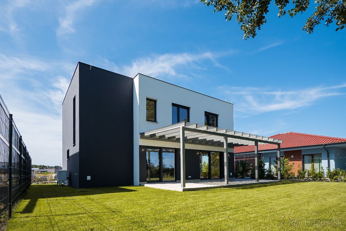 NA PREDAJ 4izb. rekreačný dom priamo pri golfovom areály