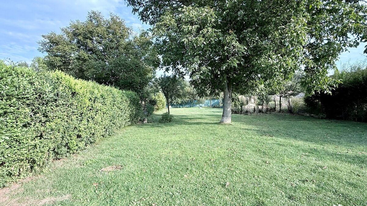 MAĎARSKO - TORNYOSNÉMETI STAVEBNÝ POZEMOK 600 M2 VŠETKY IS V