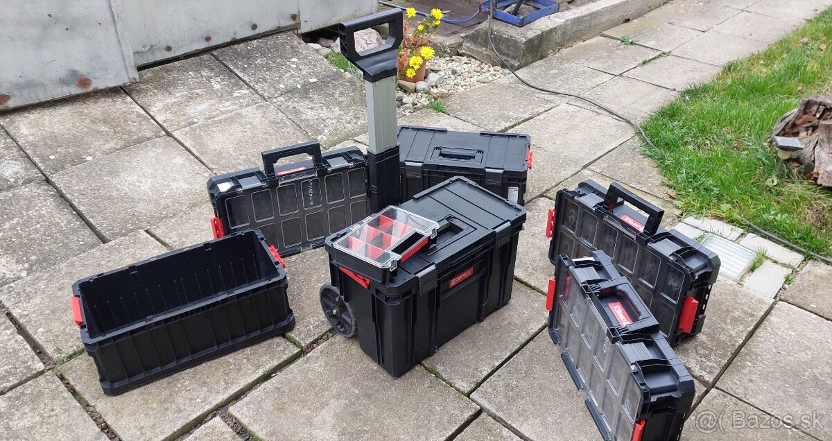 QBRICK TWO organizer na naradie.