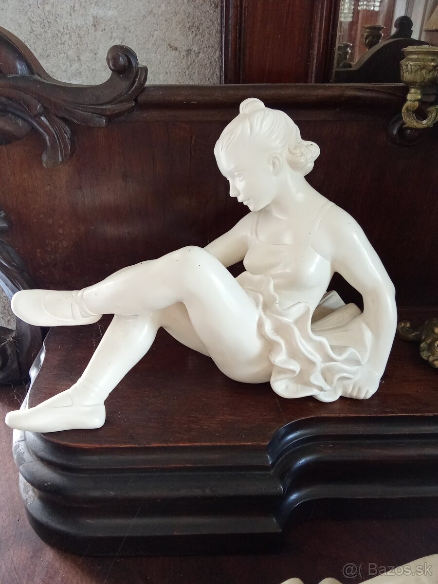 Retro soška baletka.