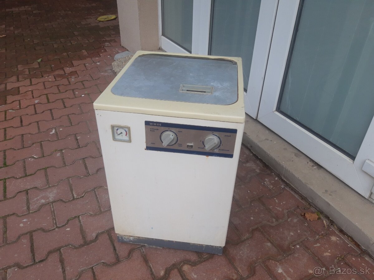 Poloautomaticka pračka