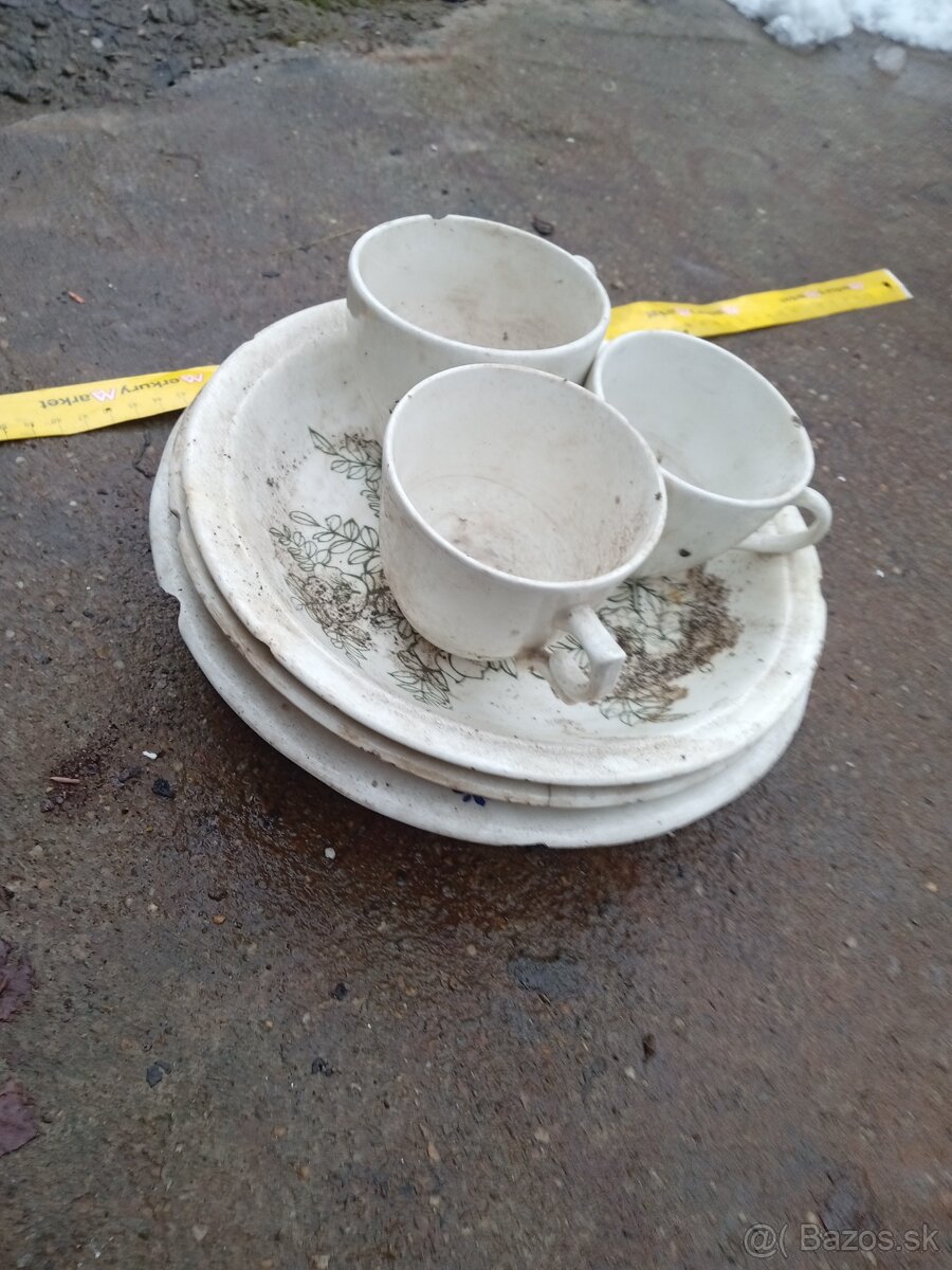 Vojenské nábojnice.taniere poháriky