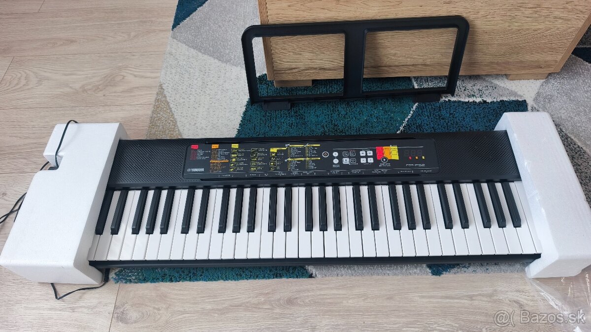 Yamaha PSR F52