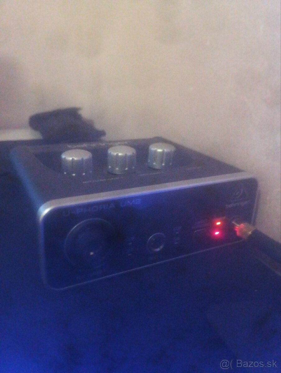 Behringer - zvuková karta