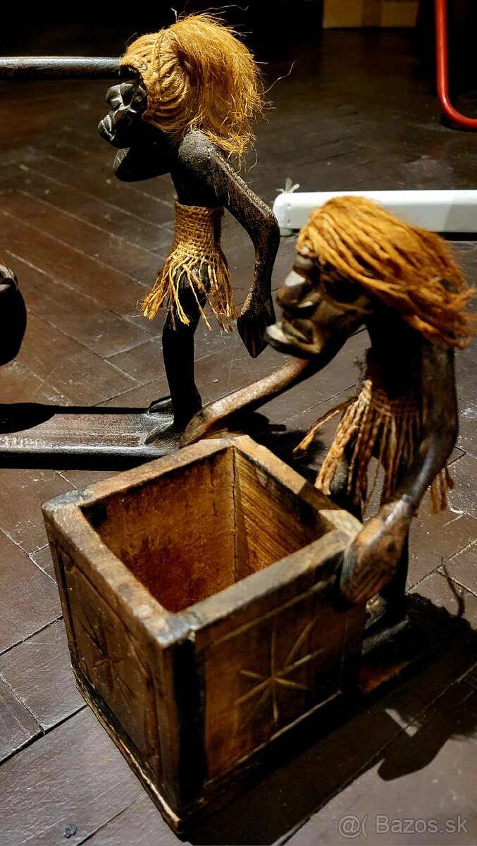 Drevené sošky africký domorodca