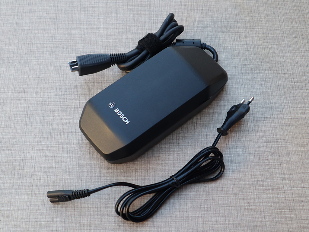 RYCHLONABÍJEČKA PRO ELEKTROKOLA – BOSCH SMART 4A – TÉMĚŘ NO