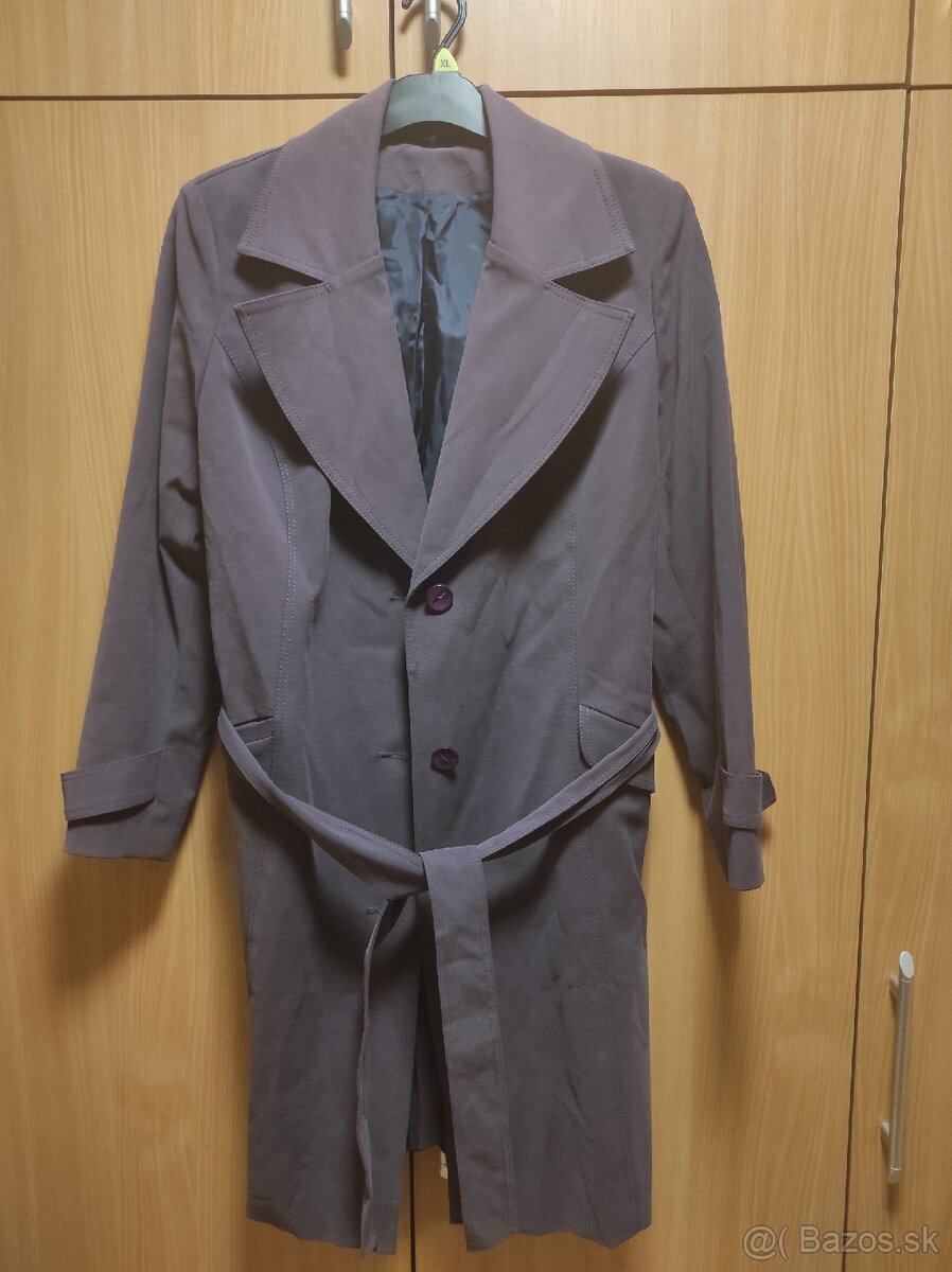 Fialový hrubší trench coat
