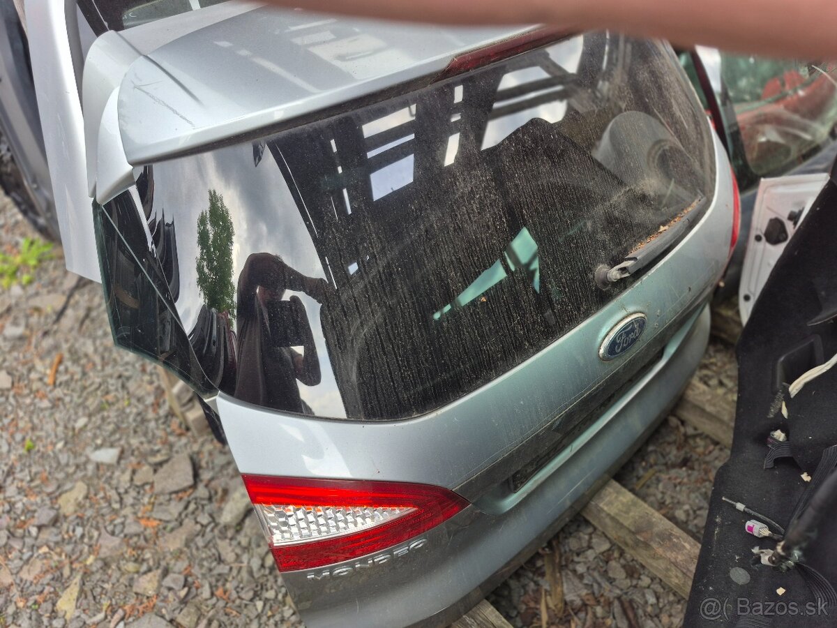 Ford Mondeo MK4 kombi rok 2007-2009 dvere zadné