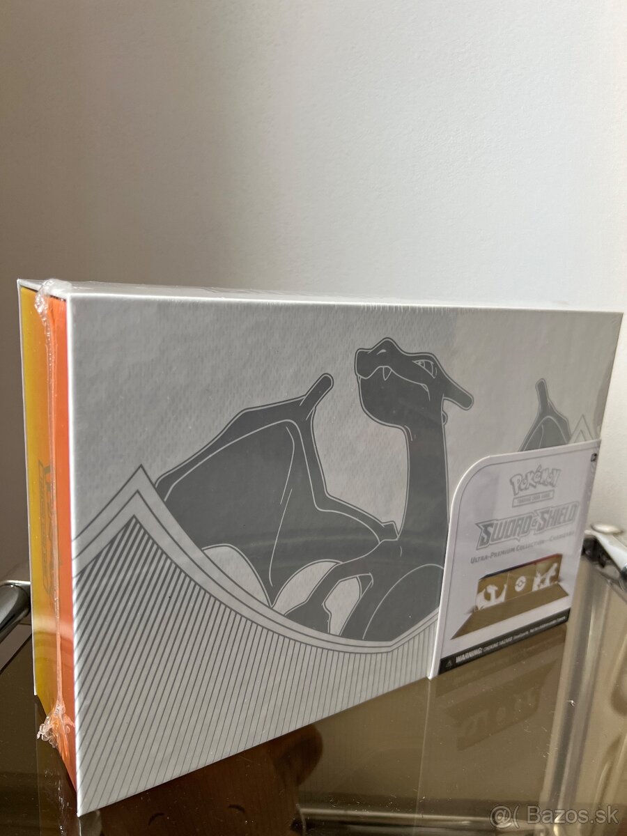 CHARIZARD UPC Pokémon TCG: Sword and Shield Ultra Premium