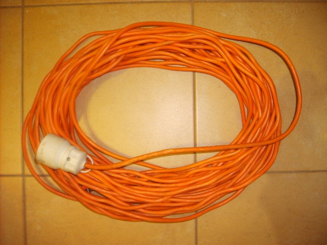Predlzovaci kabel.