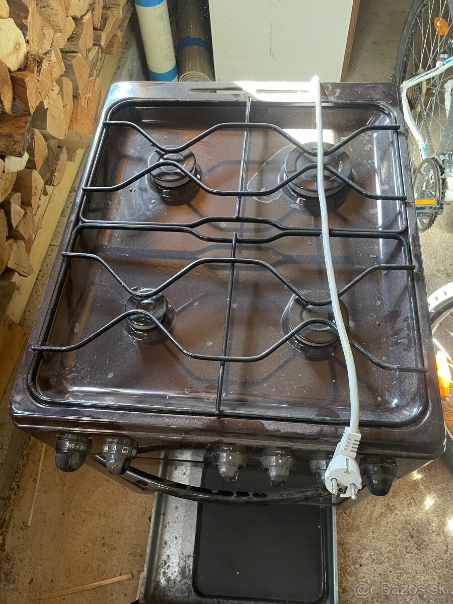Plynovy sporak+ Digestor