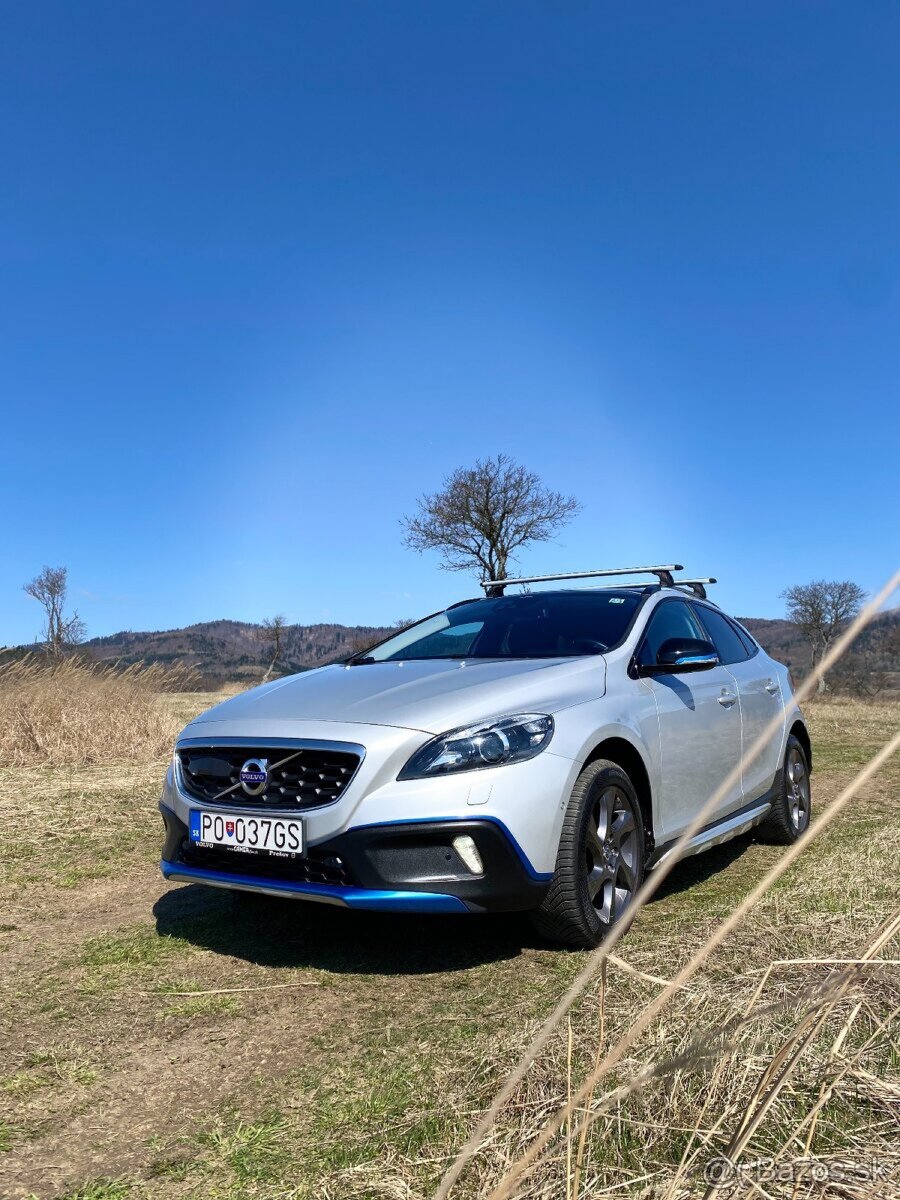 Volvo V40 Cross Country D2 Momentum Pro, Top stav.