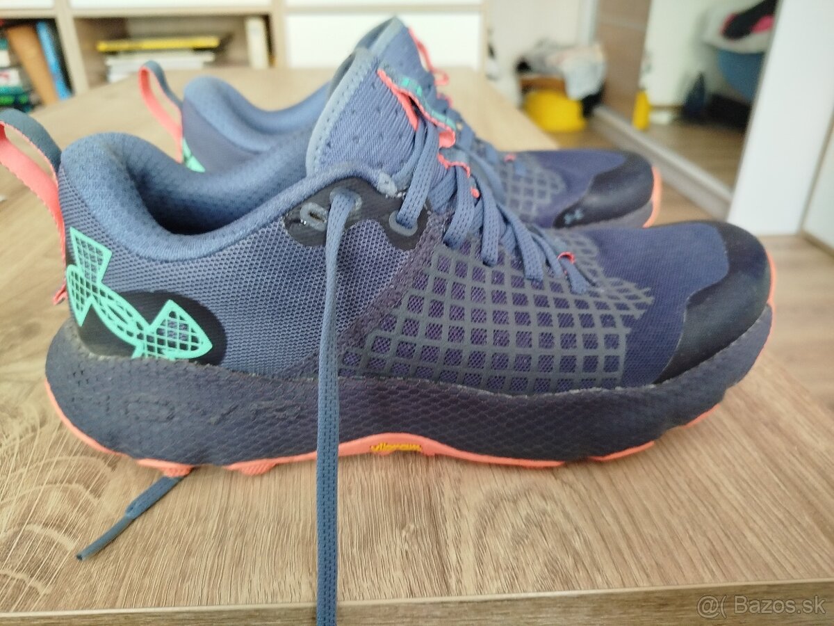 Trekove botasky UNDER ARMOR 42ky