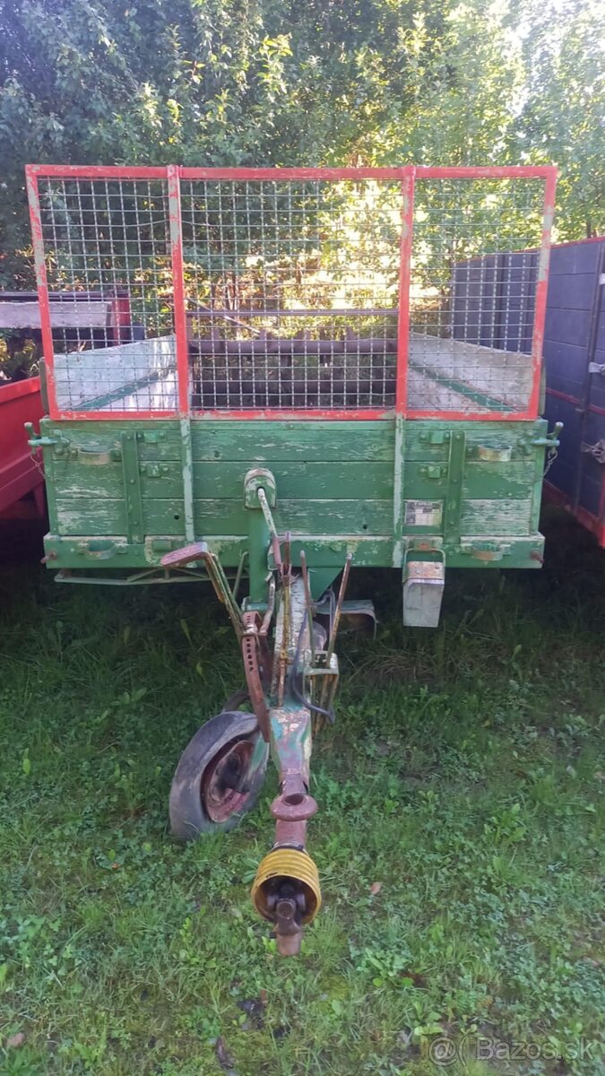 Rozmetadlo maštaľného hnoja  3,8  ton