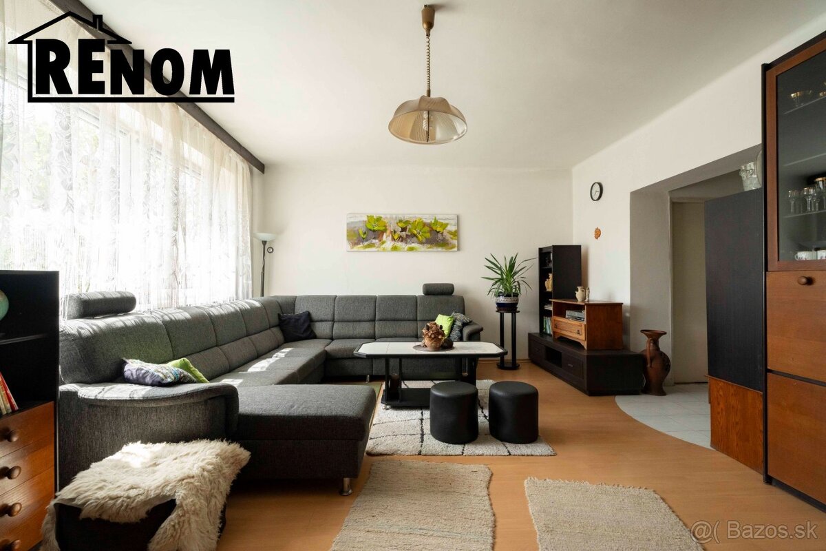 Dvojpodlažný dom na okraji mesta Šaľa (bazén , garáž, záhrad