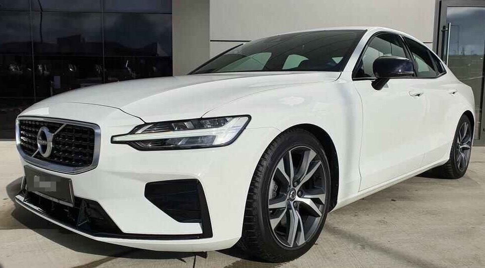 Predam Volvo S60 T4 2.0 190k R-Desig + nove runflaty