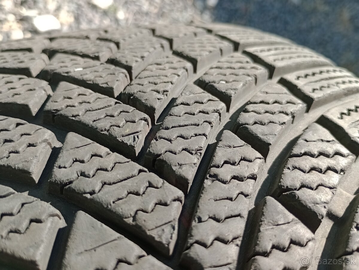 Predam 2ks pneu 225/45/r18  zimne 95V  Bridgestone