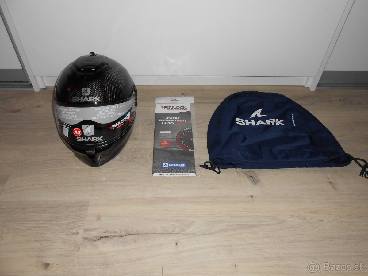 Predam krasnu novu karbonovu moto prilbu znacky SHARK SPARTA