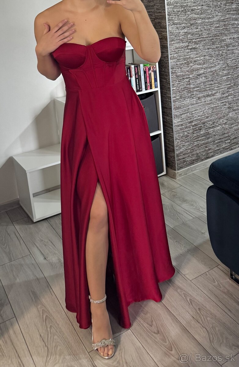 Červené spoločenské šaty s korzetoˇ 38/M