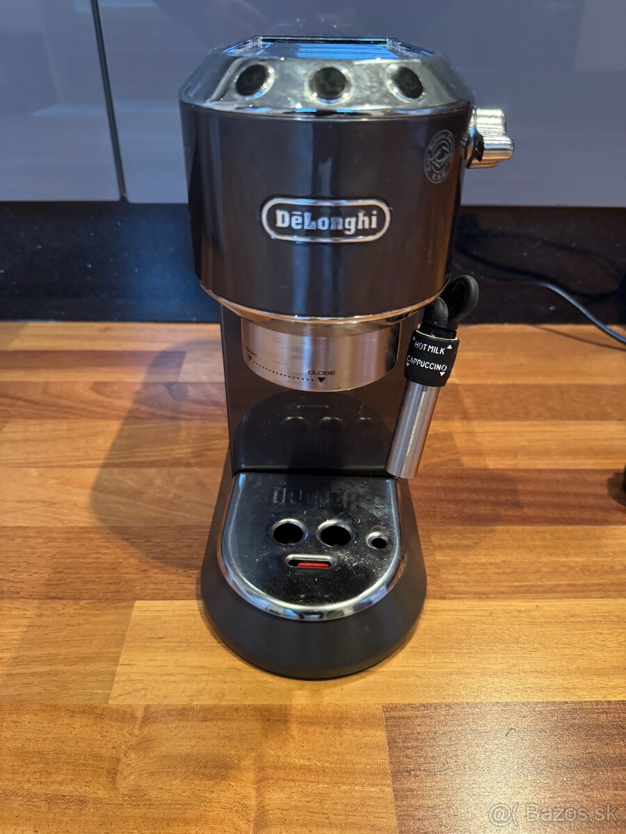 Predam pakovy kavovar De'Longhi DEDICA