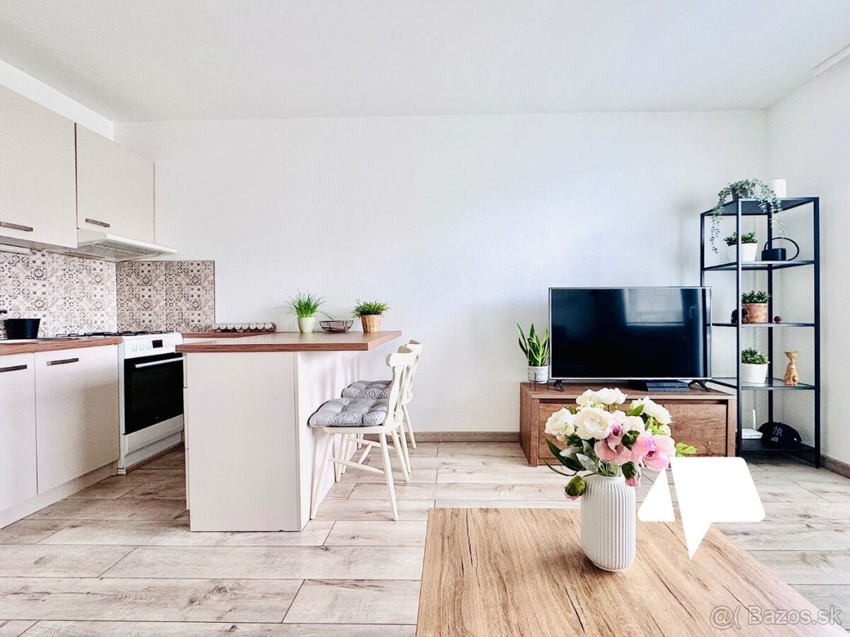 Prenájom - 2 izb. byt, rekonštrukcia, balkón, Chrenová