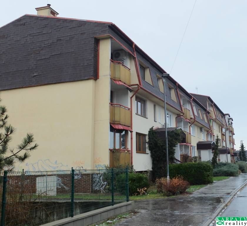 Na predaj veľkometrážny 3 izbový byt aj s garážou, Sereď