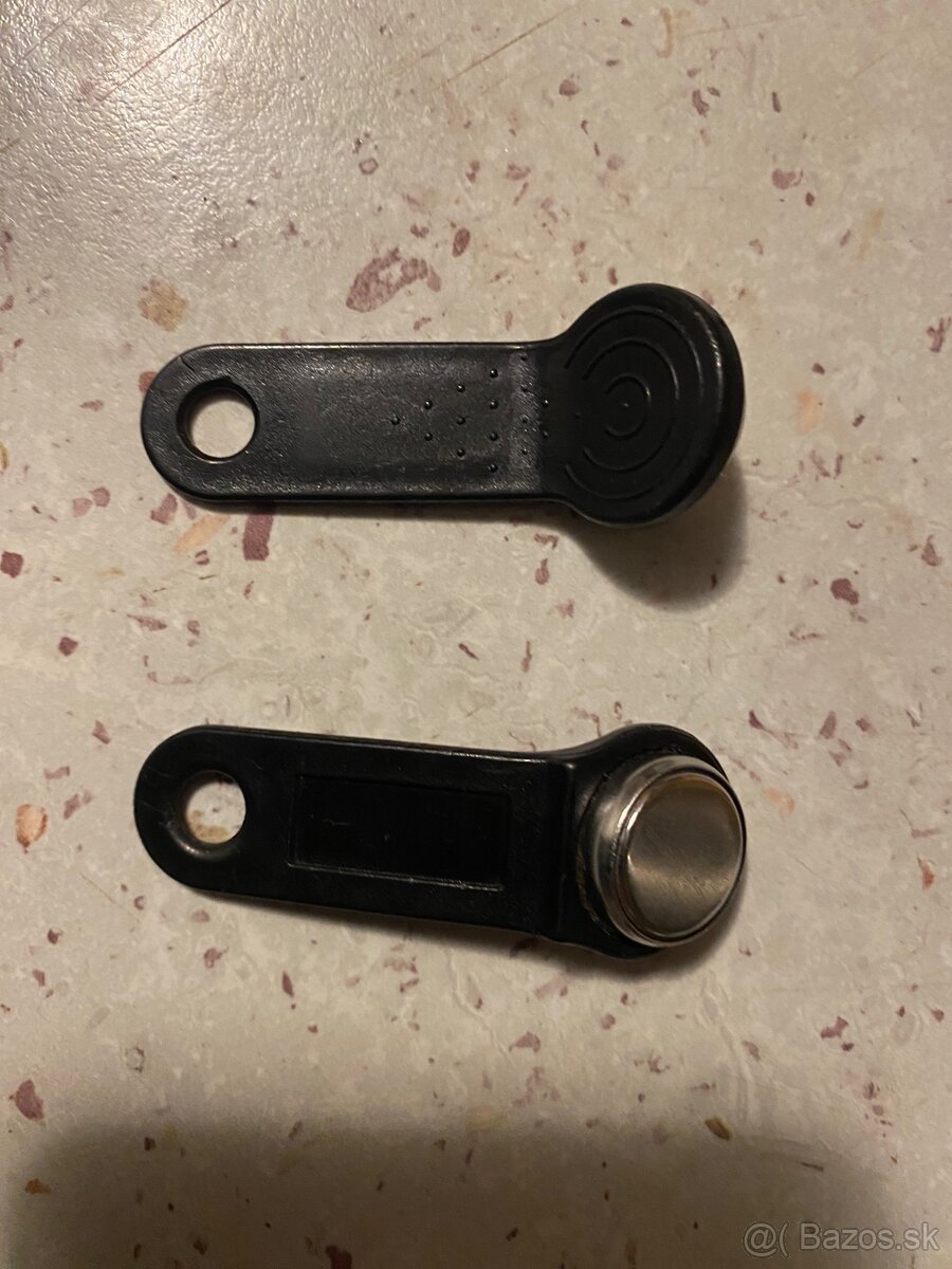 3 Magnetické čipy na vchodové dvere 2€ / ks