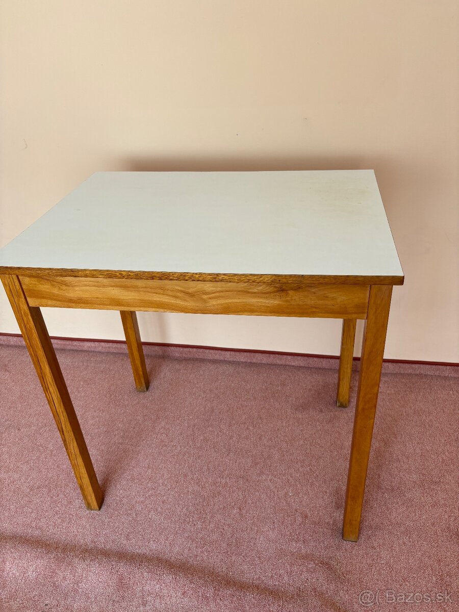 Stolík