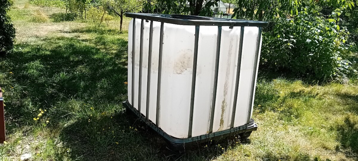 Plastová nádrž 1000 l