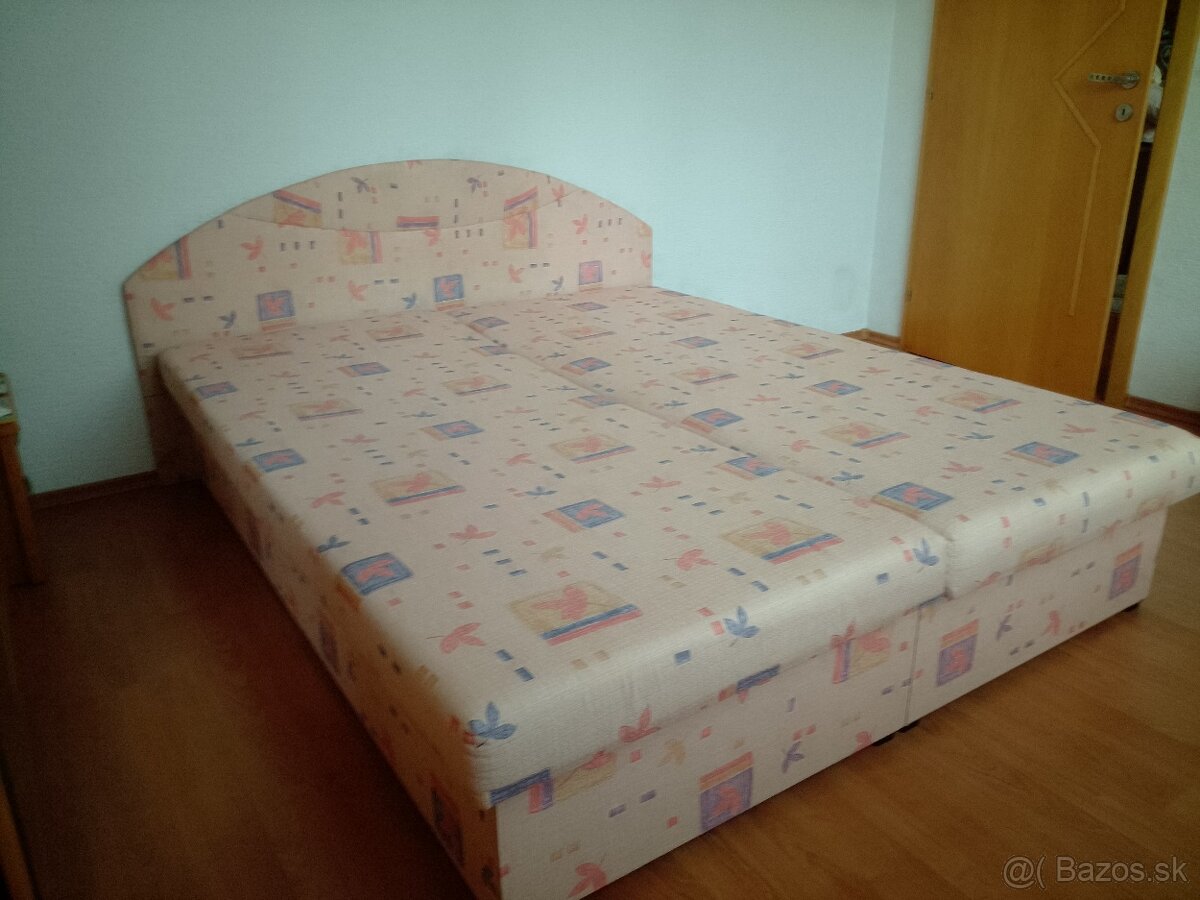 Posteľ na predaj