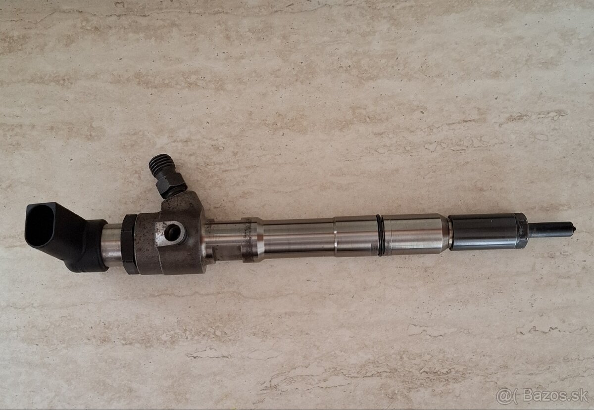 Predám originálny vstrekovač 1.6 TDI CAYC (77kW)