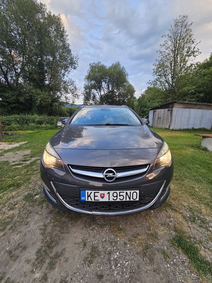 Predám Opel astra J sport tourer 1.7 96kw