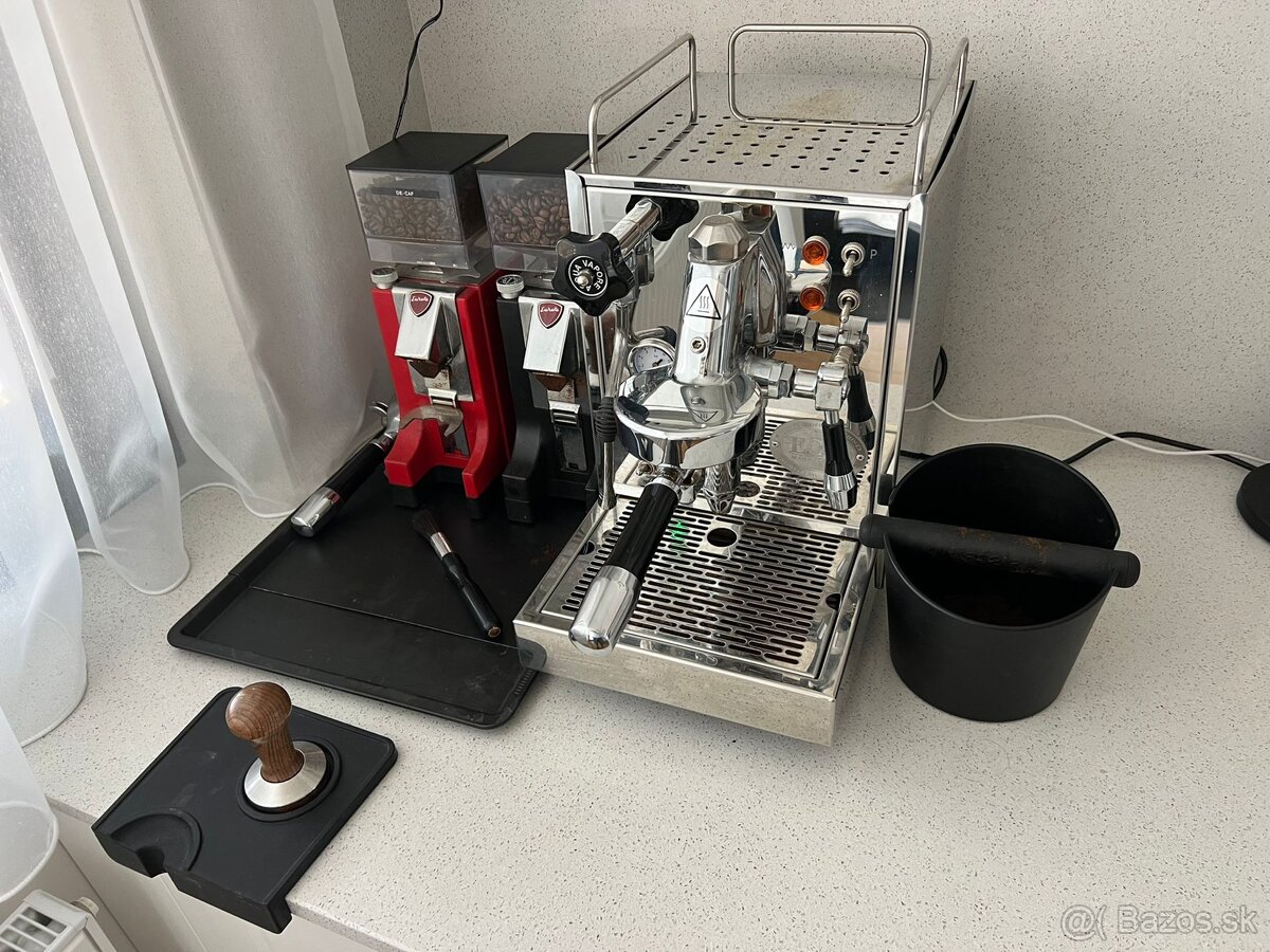 Coffee machine ECM a dva mlynčeky Eureka Mignon