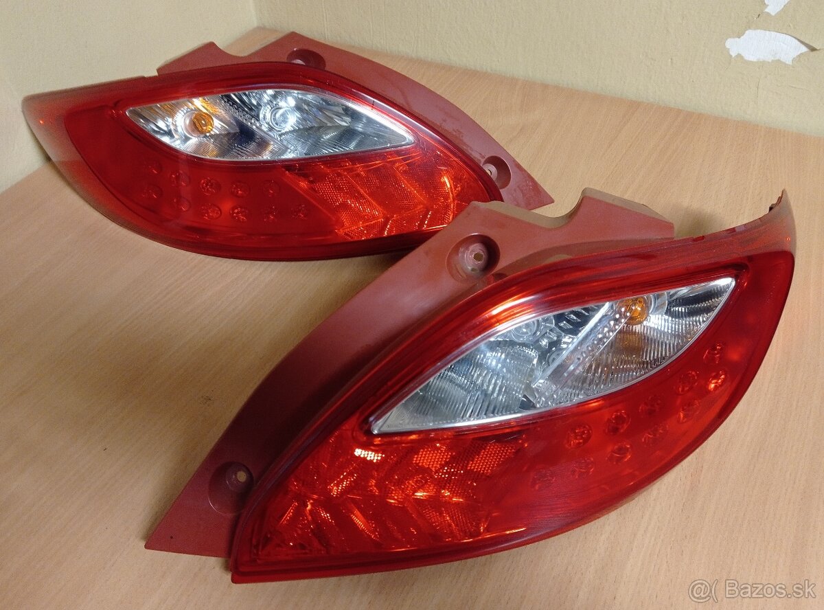 Zadné svetlá Mazda 2 DE
