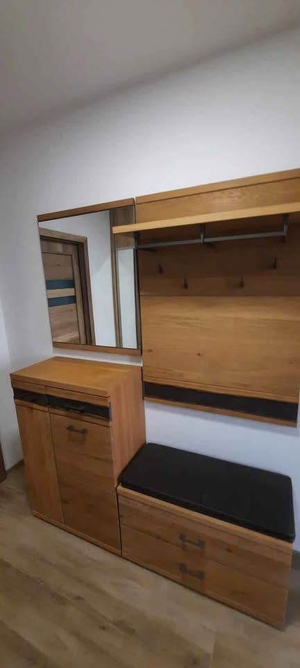 Chodbová zostava na mieru z dreva (nie preglejka)