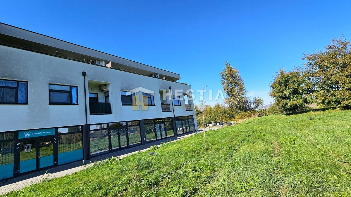 Krásny, kompletne zariadený 2-izbový byt s terasou a parkov