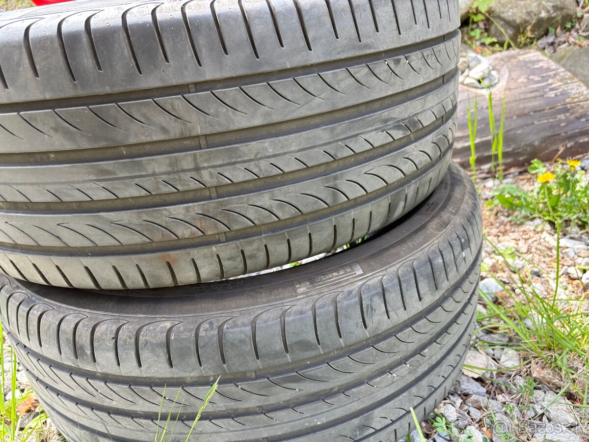 2 gumy Pirelli 235x40 r 19 , skoro nové