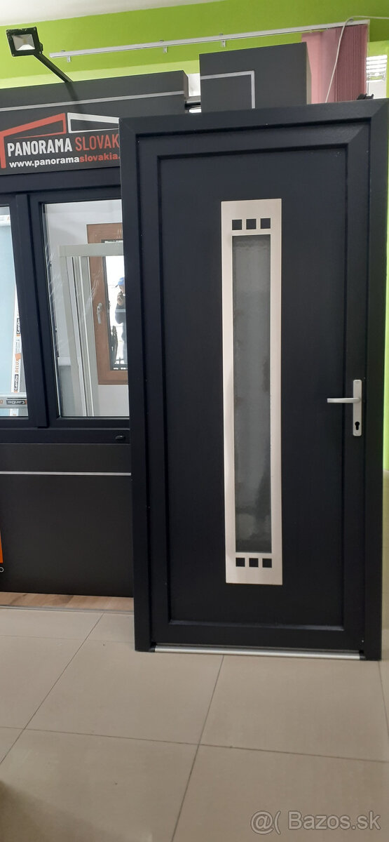 PLASTOVÉ VCHODOVÉ DVERE ANTRACIT S KĽUČKOU 980mm.x2080mm.