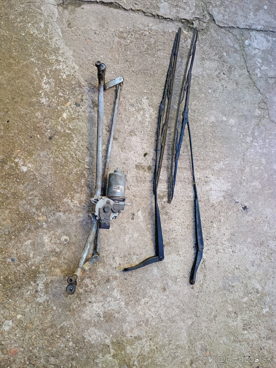 Motorček stieračov a mechanizmus na Renault Master 3