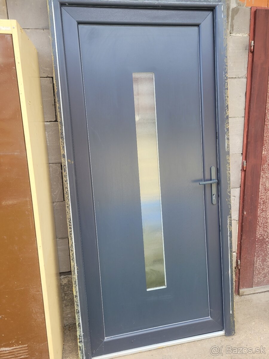 Vchodové plastové dvere