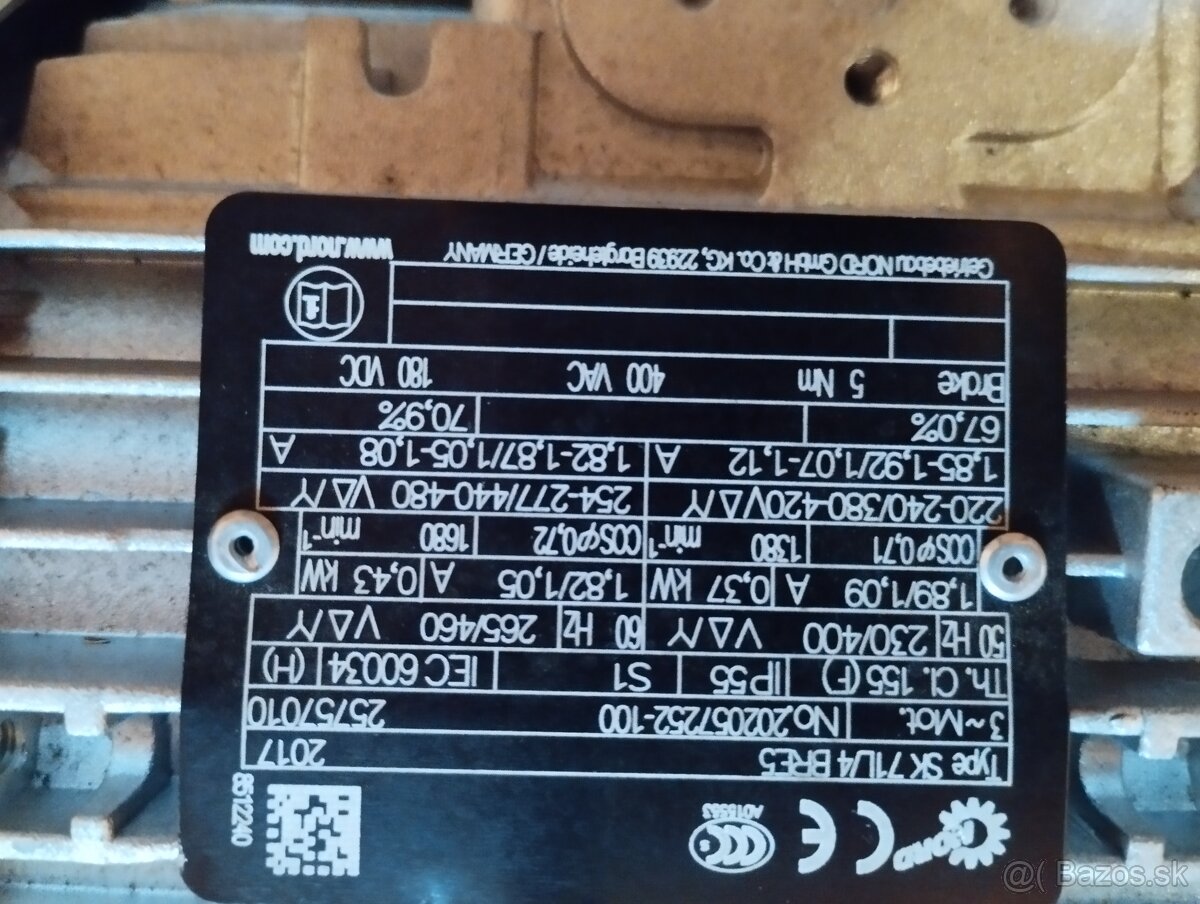 Motor s prevodovkou