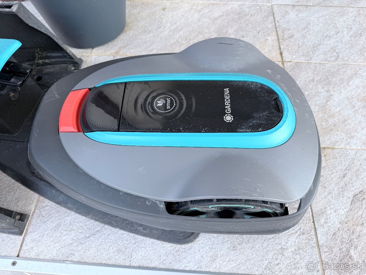 Robotická kosačka Gardena Sileno City 400 Smart + Domček