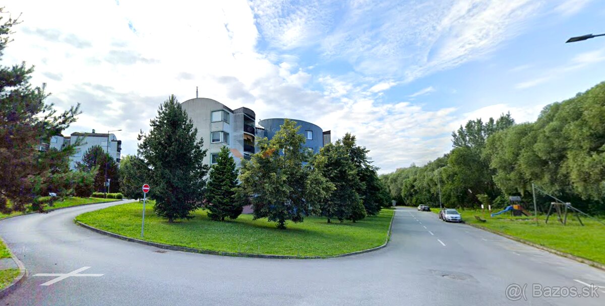 Priestranný 4 izbový byt - Tekeľová, Ľubotice