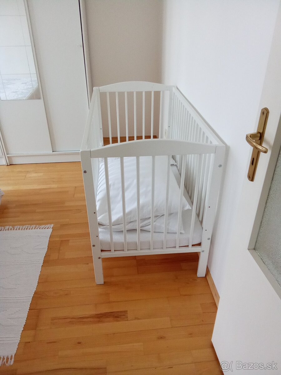 DETSKÁ DREVENA POSTIELKA S MADRACOM