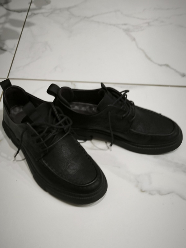 Predám čierne topánky, raz obuté