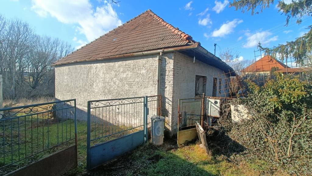 RD Čermany na peknom a veľkom pozemku v pokojnej časti obce