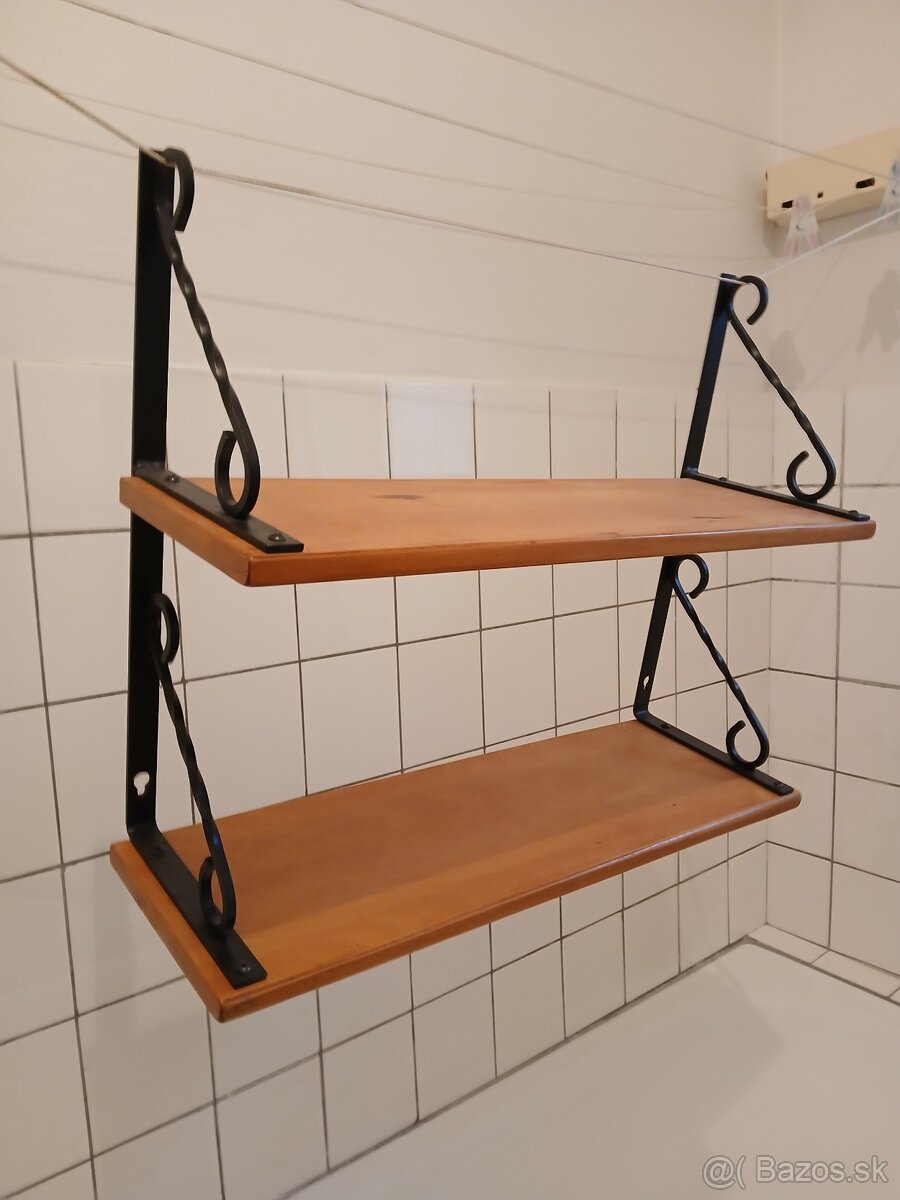 Predám okrasnú poličku.