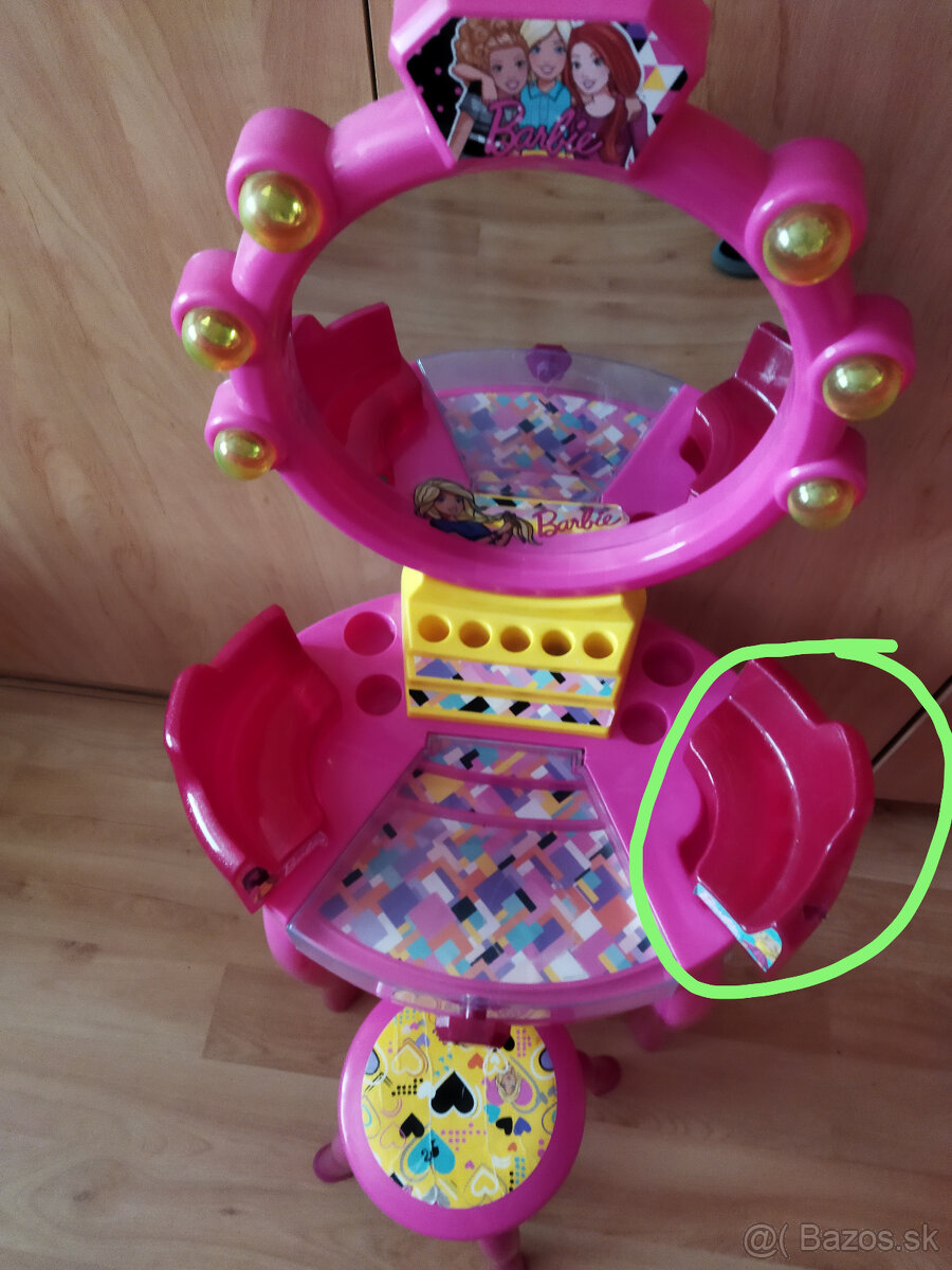 Kozmetický stolík