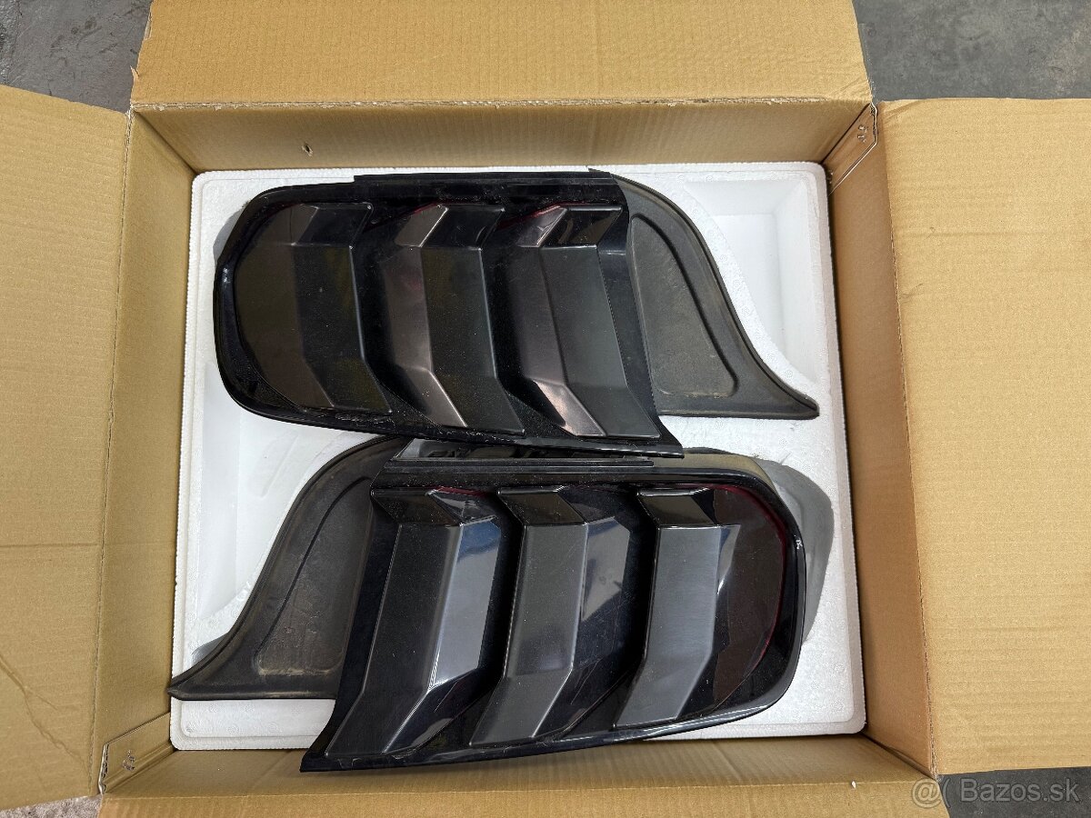 Zadne svetlá ford mustang us