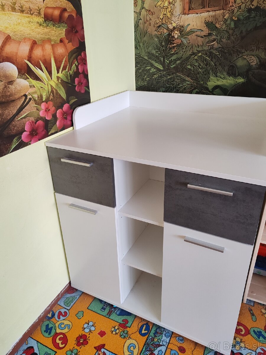 Komoda s prebaľovacím pultom